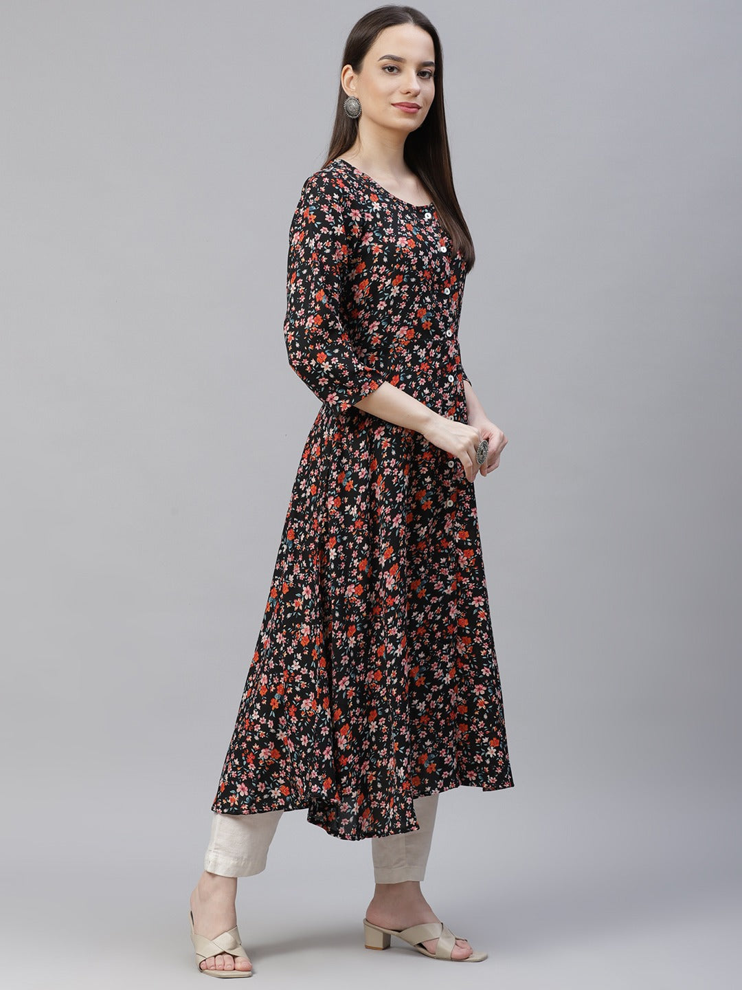 Jompers Women Black & Orange Floral Printed Floral Kurta (Black)