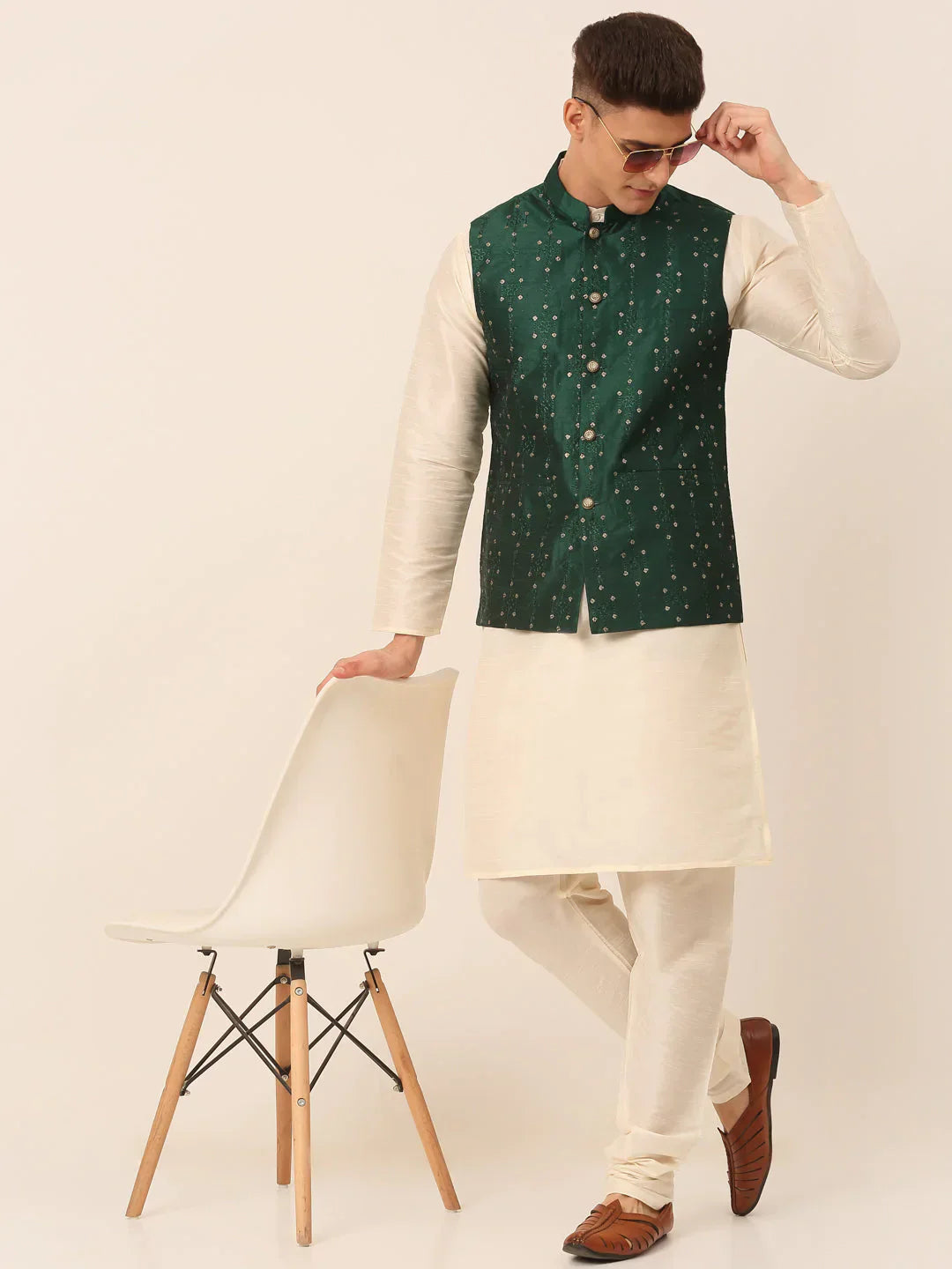 Jompers Men's Green Embroidered Woven Nehru Jackets