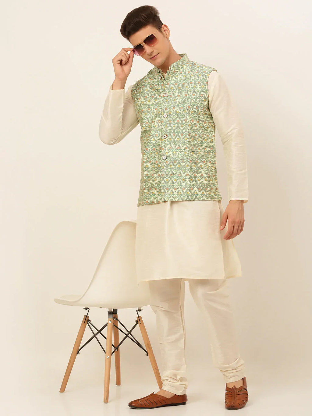Jompers Men's Green Embroidered Nehru Jacket