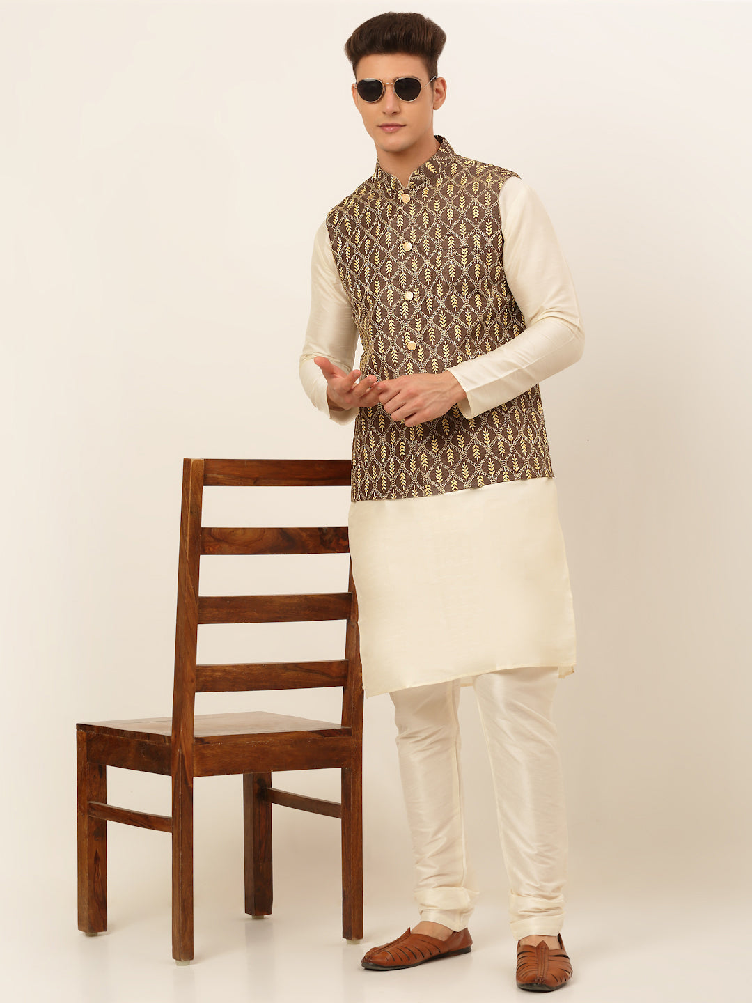 Jompers Men's Embroidered Waistcoat - Brown