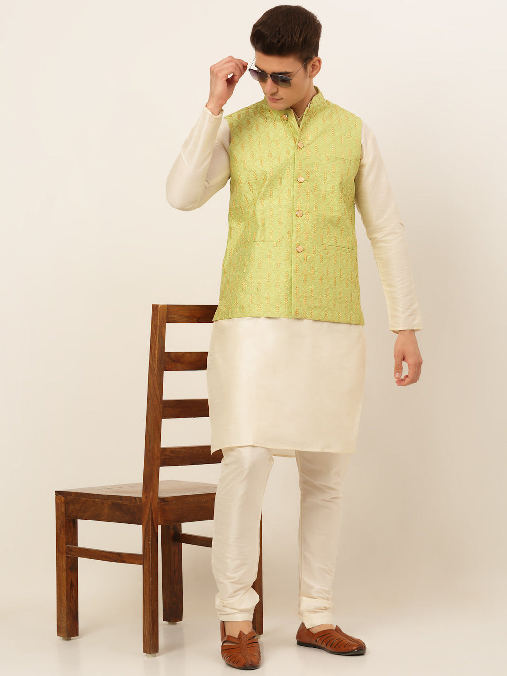 Jompers Men's Embroidered Waistcoat - Green
