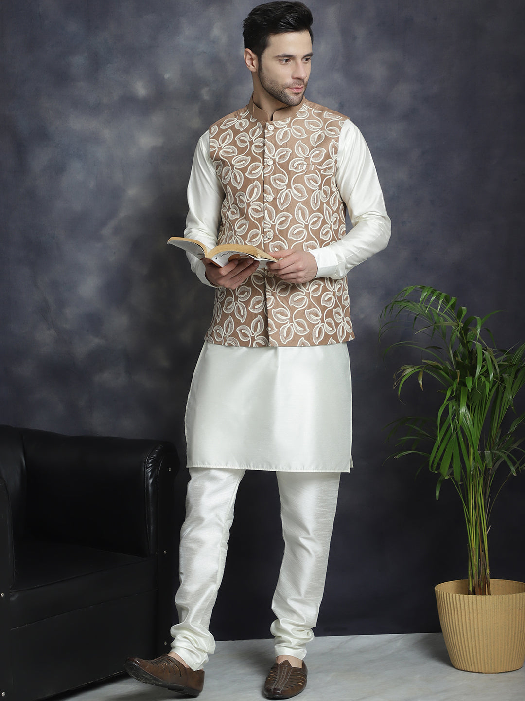 Jompers Men's embroidered Nehru Jacket - Brown