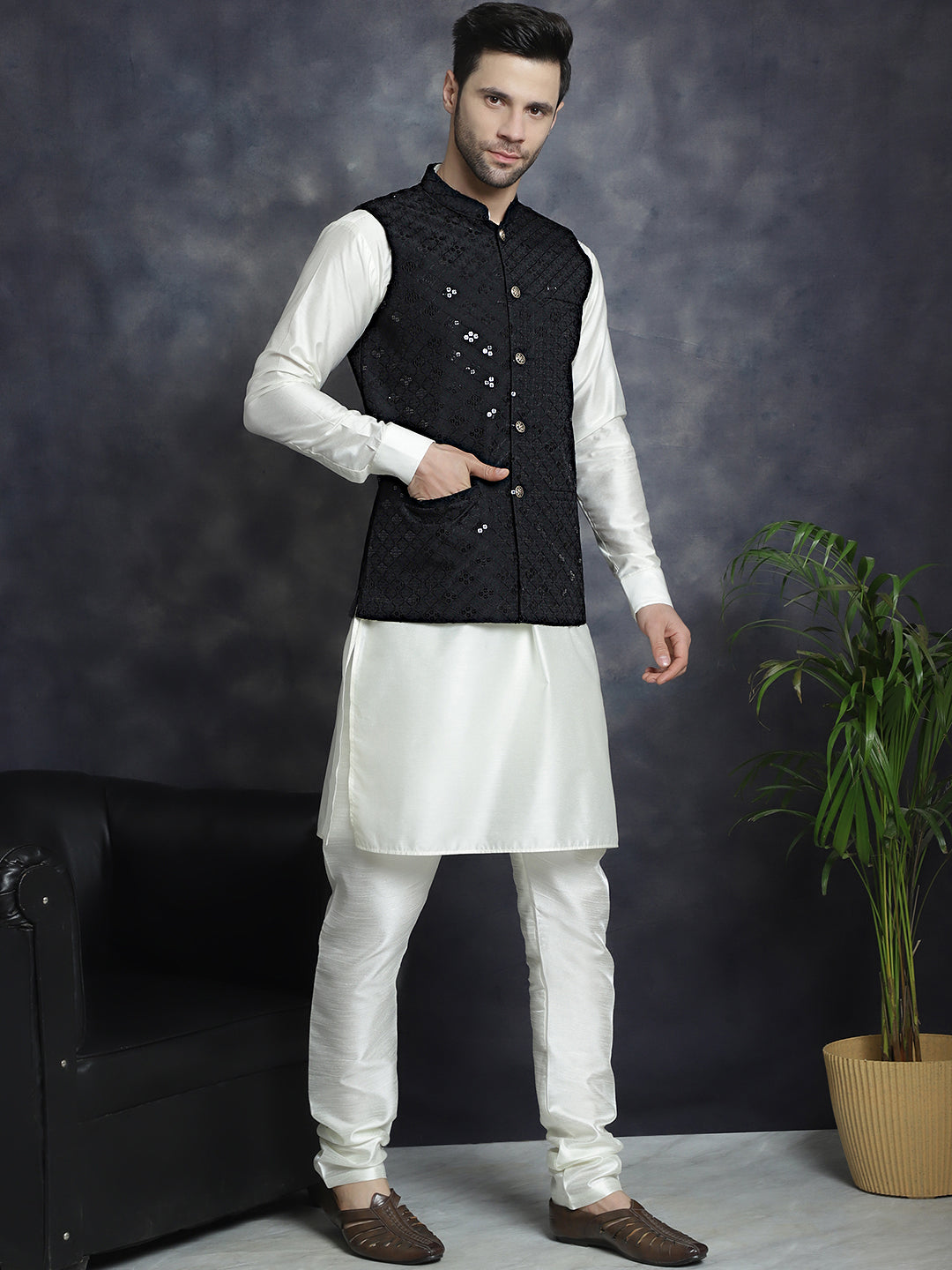 Jompers Men's embroidered and sequins Nehru Jacket - Black