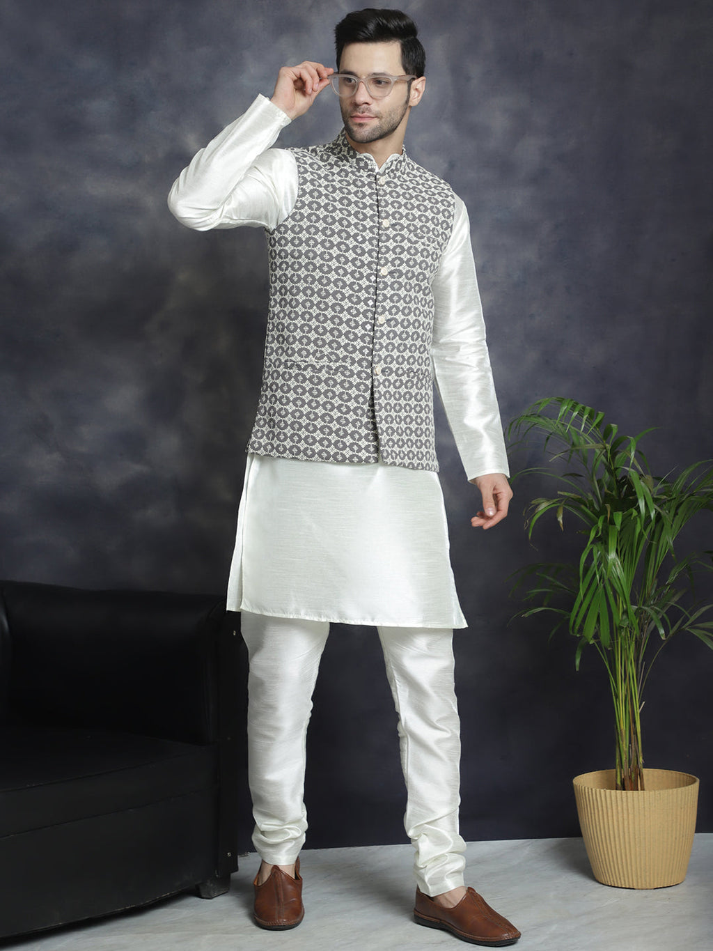 Jompers Men's embroidered and sequins Nehru Jacket - Grey