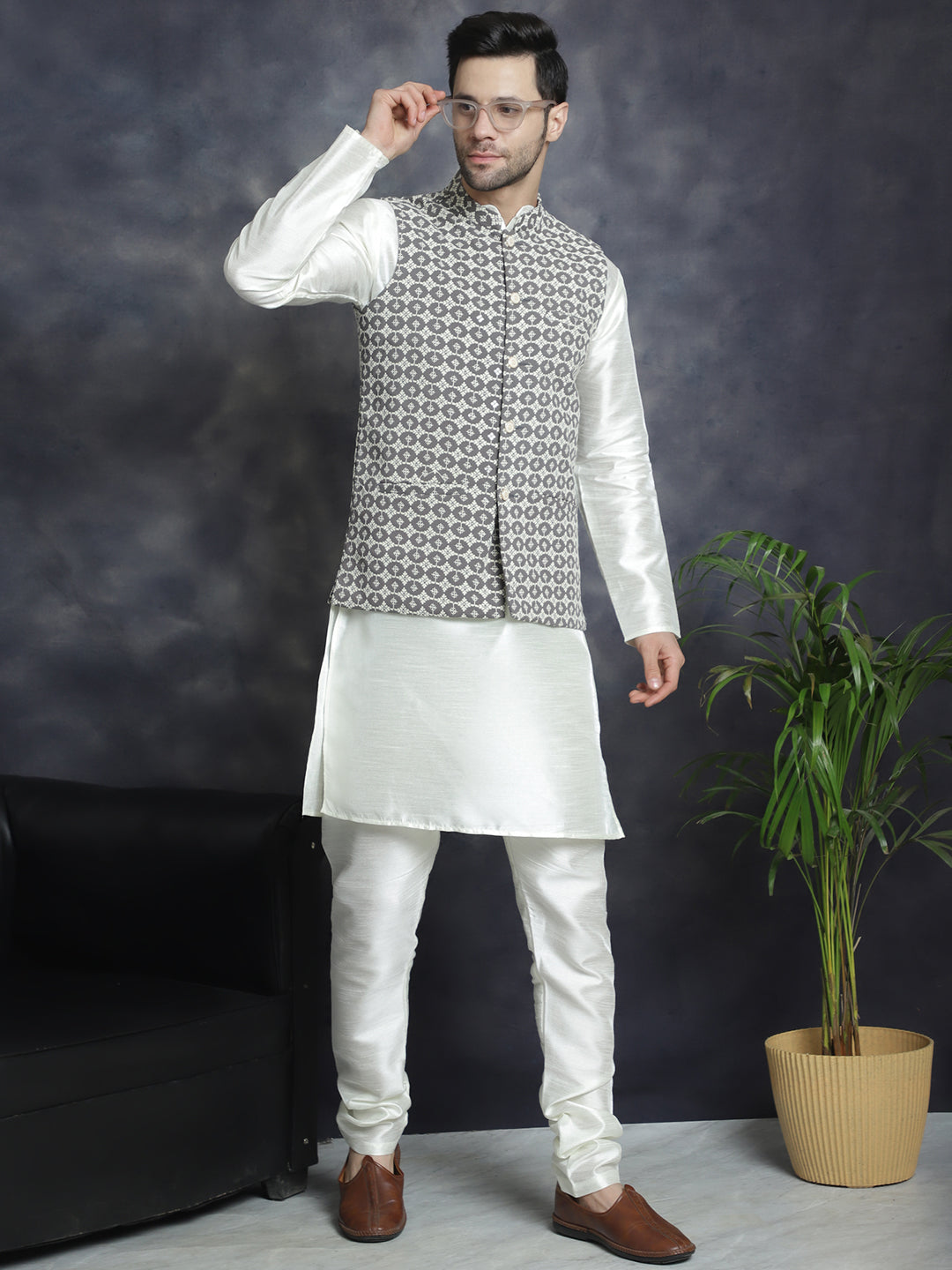 Jompers Men's embroidered and sequins Nehru Jacket - Grey