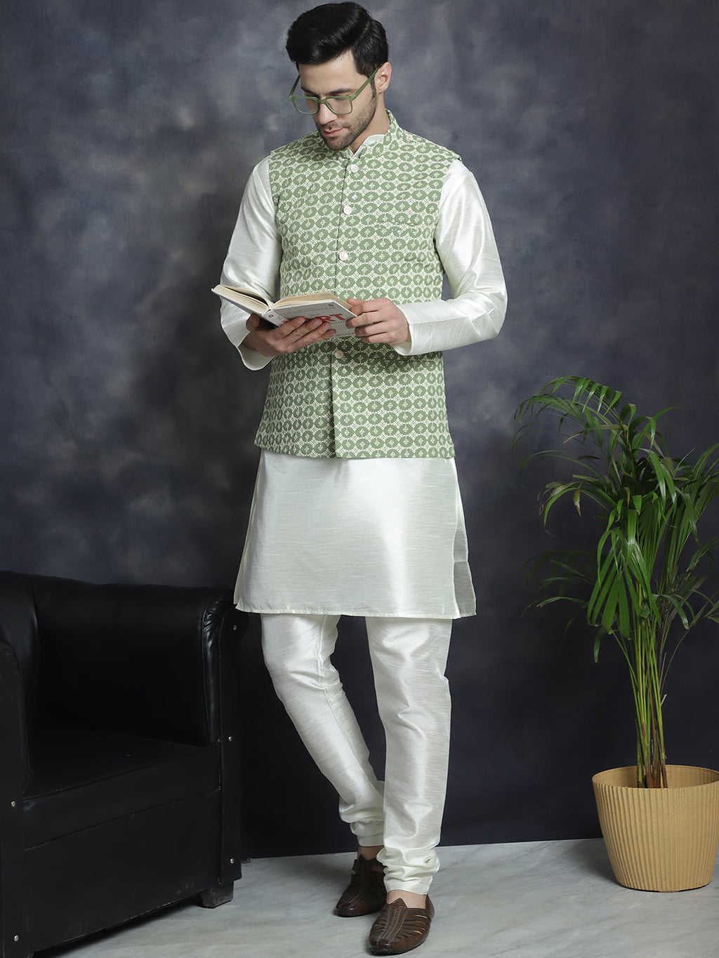 Jompers Men's embroidered and sequins Nehru Jacket - Mehndi
