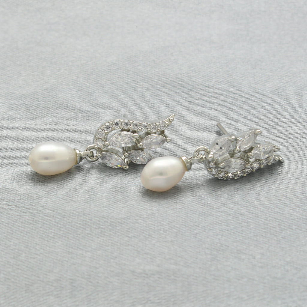 J Pearls Hansa Pearl Earrings Pack 2 - Distacart