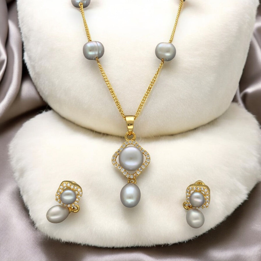 J Pearls Mehri Pearl Pendant Set