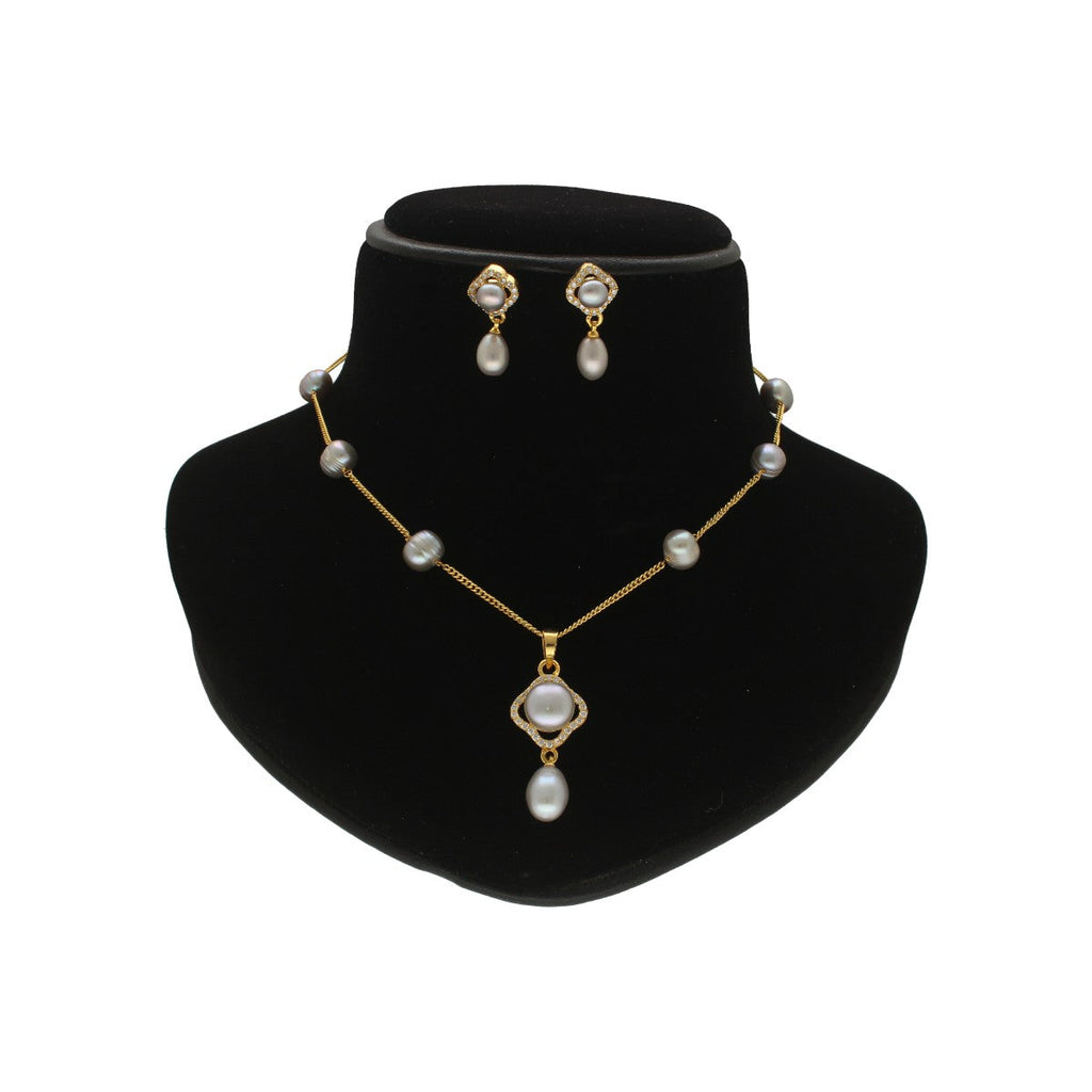 J Pearls Mehri Pearl Pendant Set