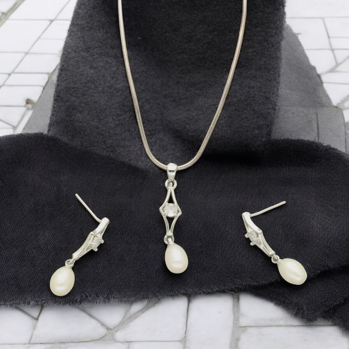 J Pearls Cally Pearl Pendant Set