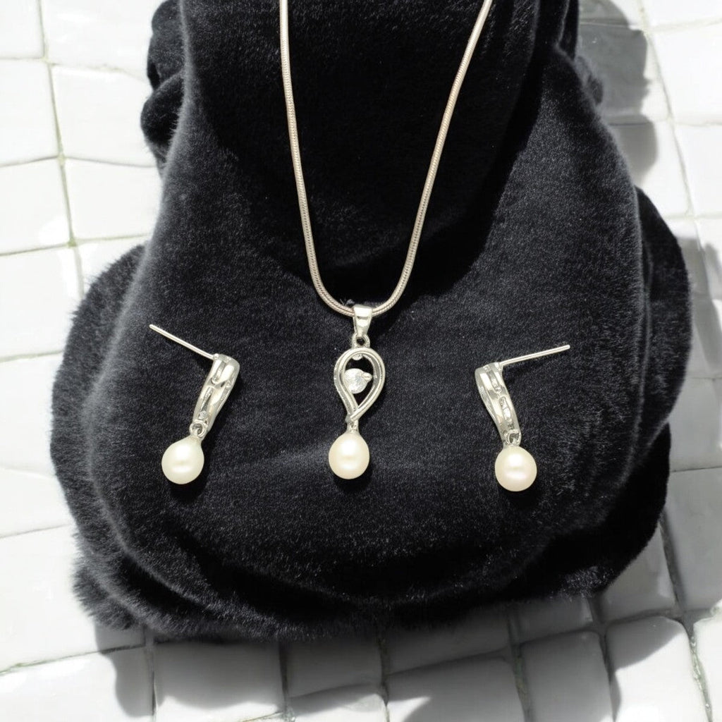 J Pearls Amora Pearl Pendant Set