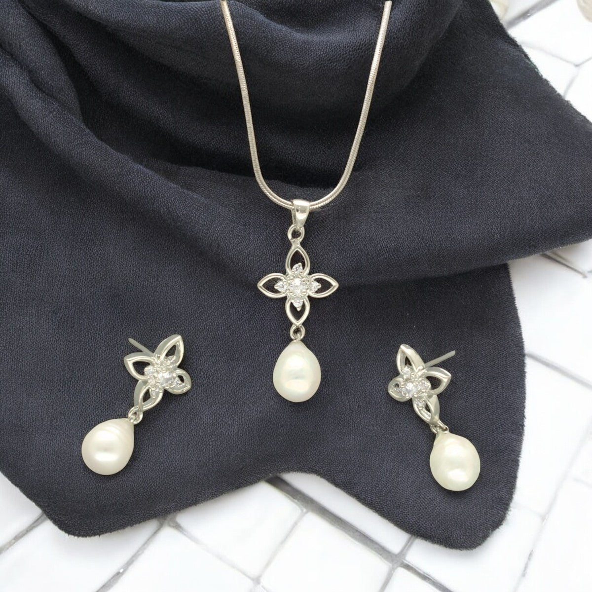 J Pearls Flora Pearl Pendant Set