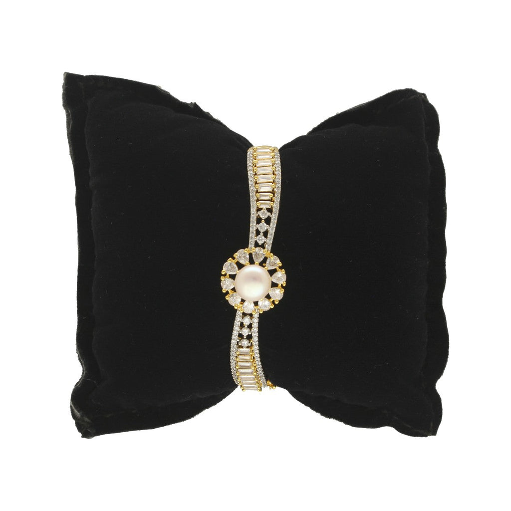 J Pearls Luxe Reign Pearl Bracelet - Distacart