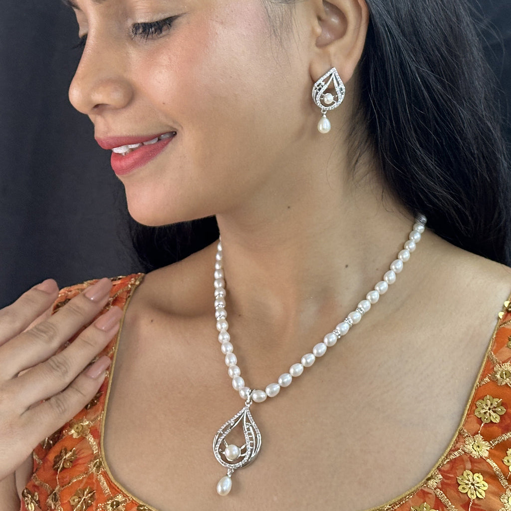 J Pearls Winsome Pearl Necklace Set