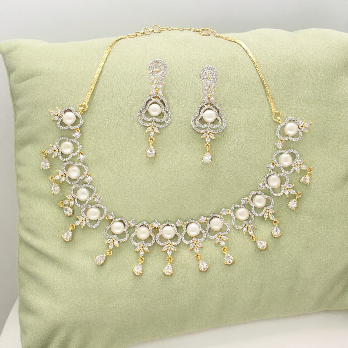 J Pearls Lustrous Pearl Necklace Set