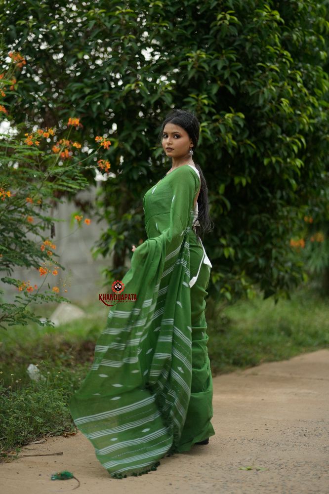 khanduapata Green & White Leaf Pattern Cotton Saree For Women - Distacart