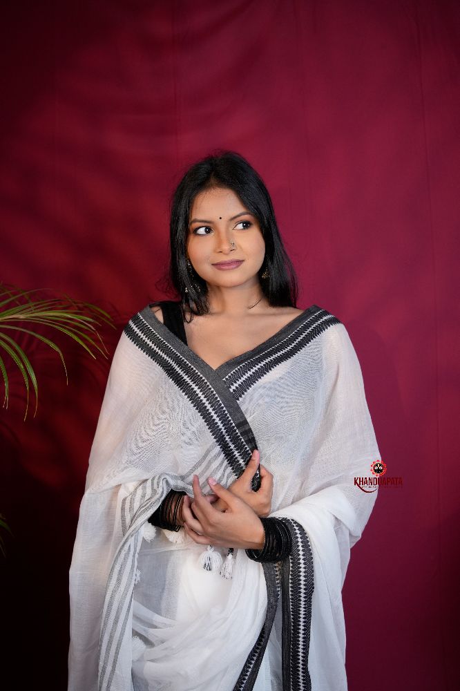 khanduapata White and Black Colour Plain Cotton Saree For Women - Distacart