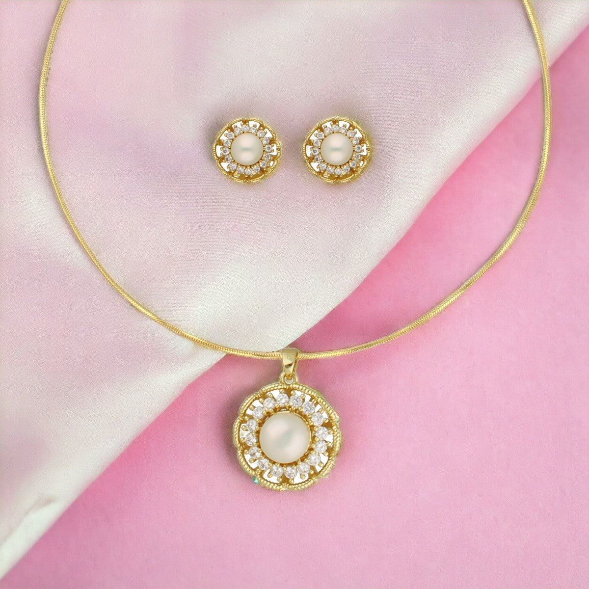 J Pearls Vintage Pendant Hamper