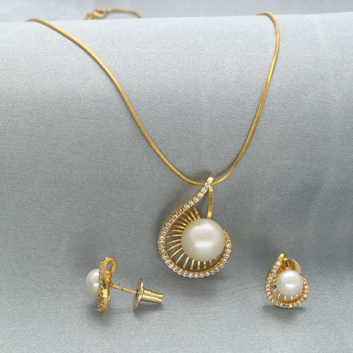 J Pearls Treasure Pendant Hamper