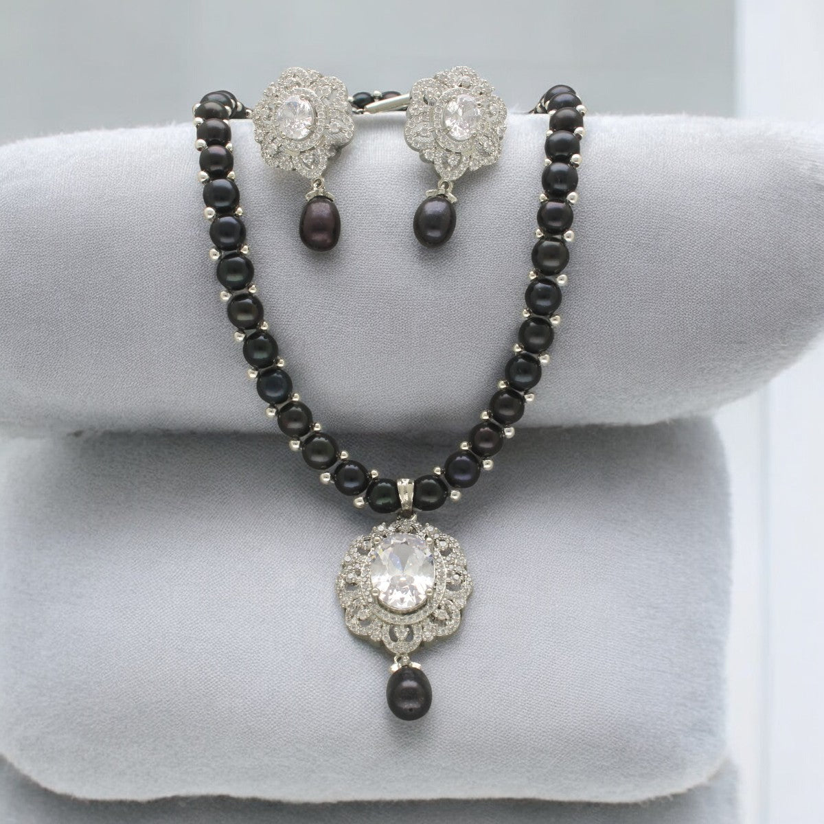 J Pearls Pran Pearl Necklace Set