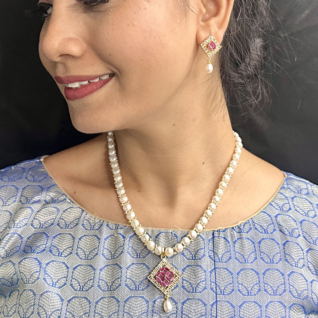 J Pearls Tanvi Pearl Necklace Set
