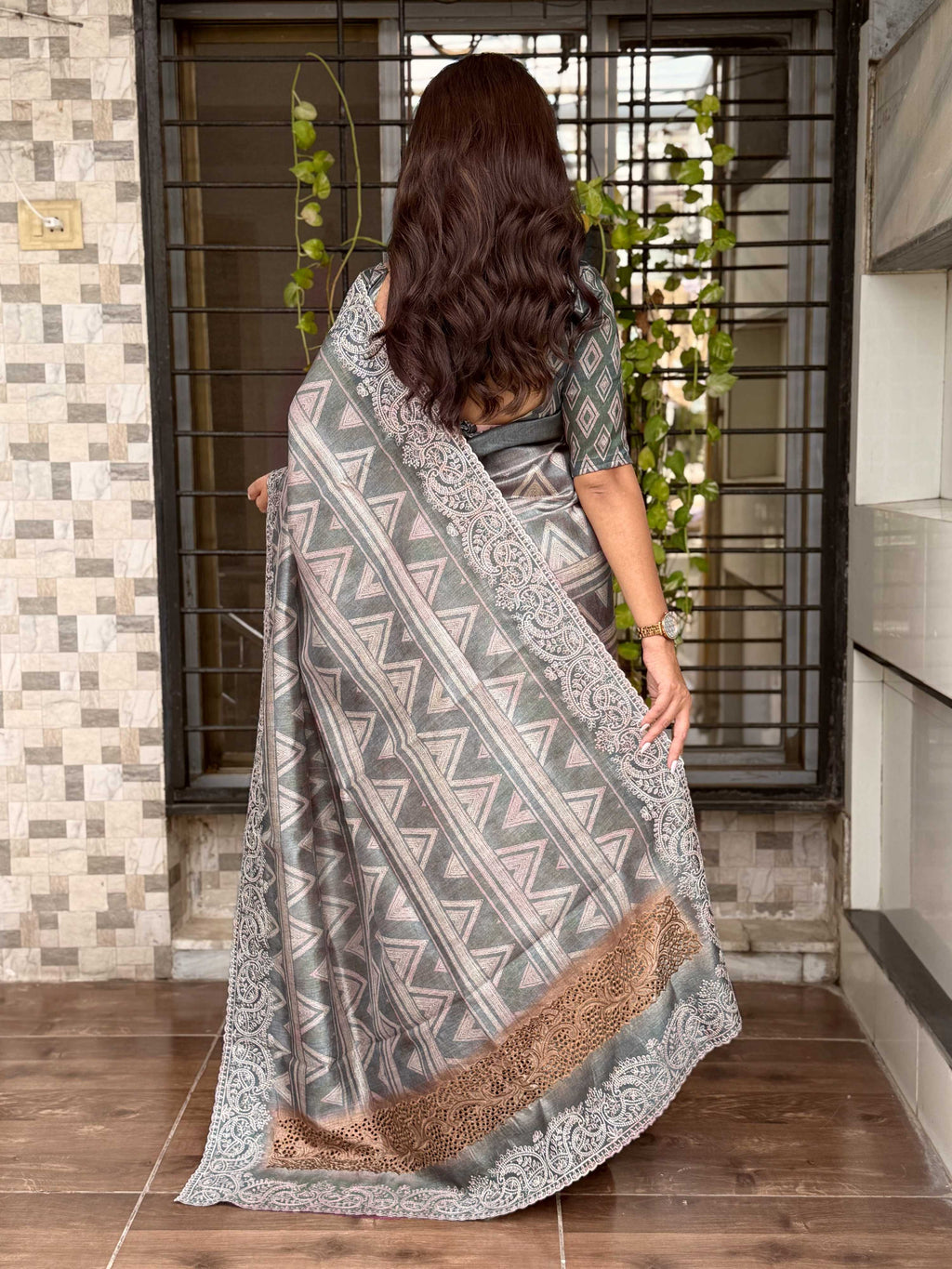 Evanik Grey Kashmiri Style Digital Printed Saree With Unstitched Blouse - Distacart