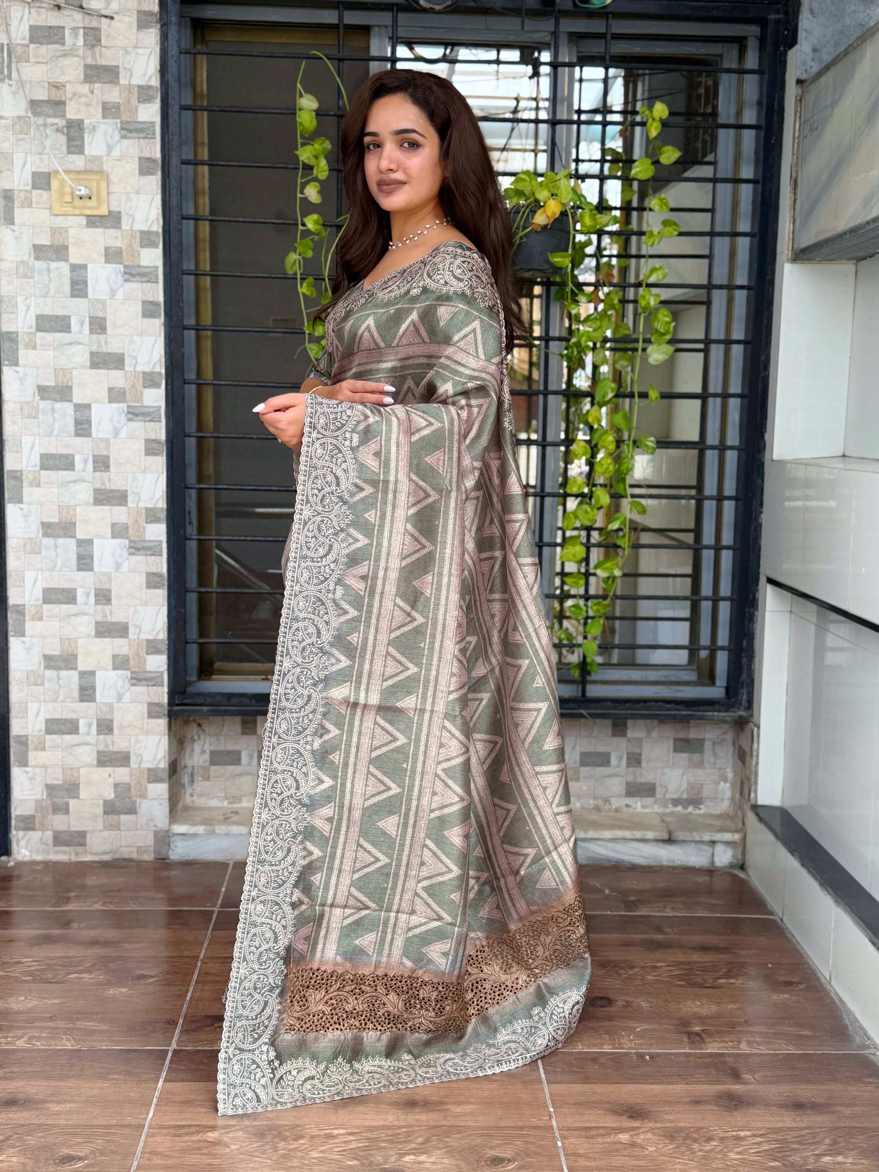 Evanik Grey Kashmiri Style Digital Printed Saree With Unstitched Blouse - Distacart