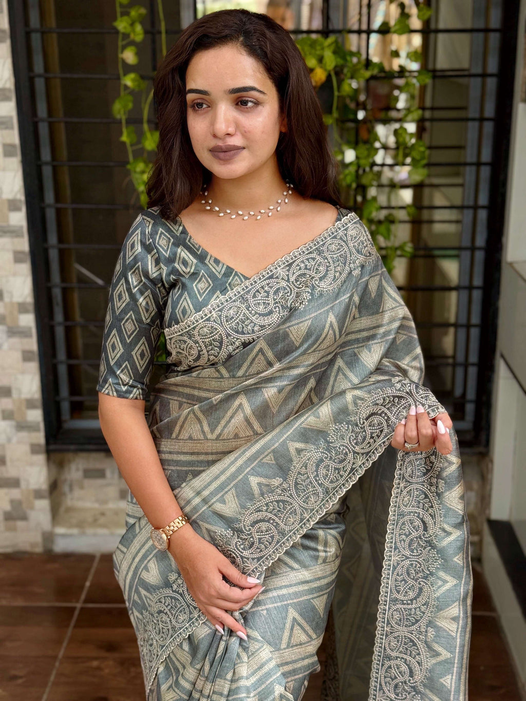 Evanik Grey Kashmiri Style Digital Printed Saree With Unstitched Blouse - Distacart