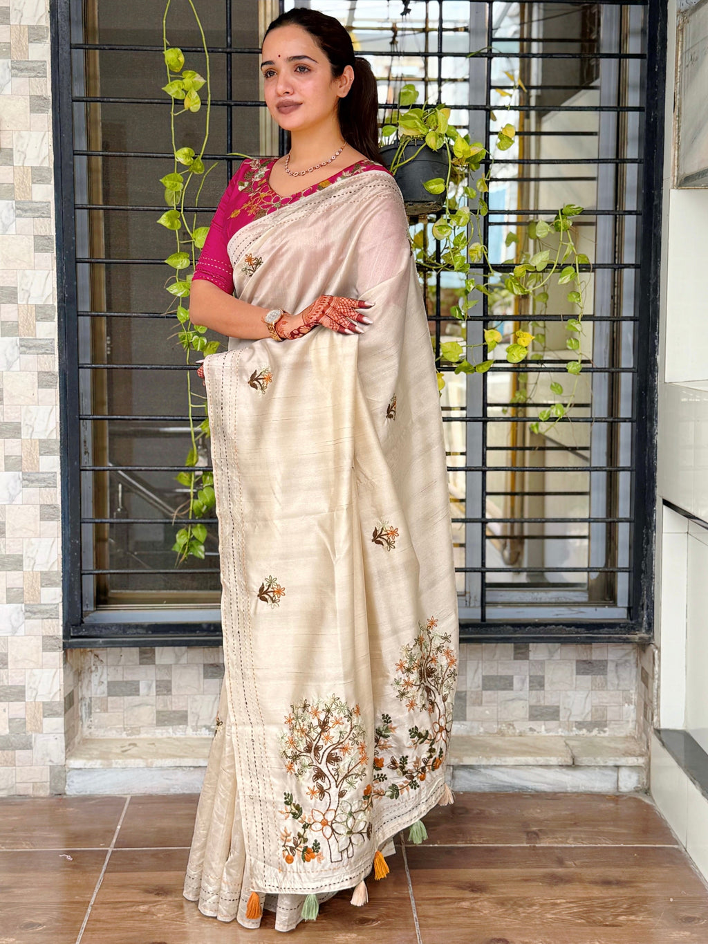 Evanik Cream Kashmiri Style Thread Embroidered Work Saree With Unstitched Blouse - Distacart