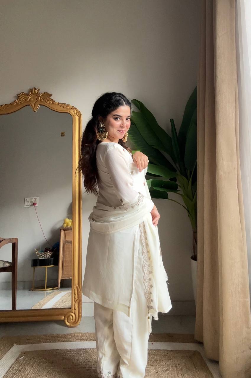 Evanik Designer White Chinon With Beads Embroidered Work Kurta Set