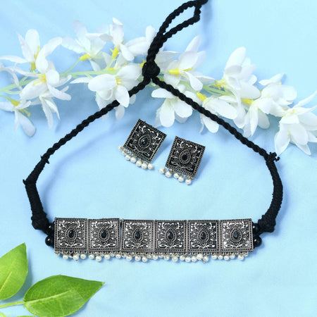Mominos Fashion Johar Kamal Statement Silver-Plated Brass Finish Kundan/Pearls Choker For Women (Black)