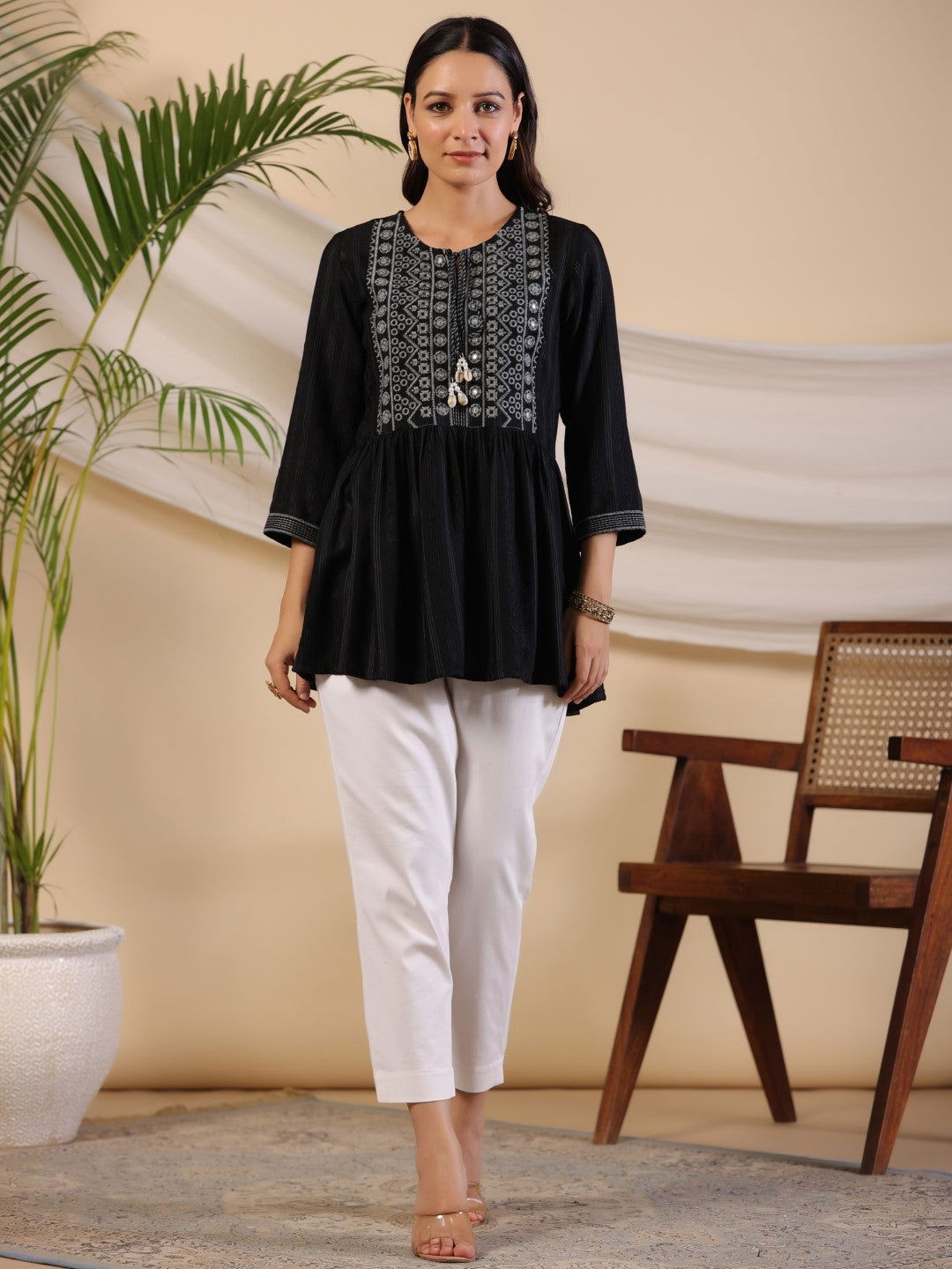 Juniper Women's Black Geometric Printed Rayon Tunic With Thread Work