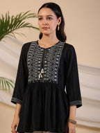 Juniper Women's Black Geometric Printed Rayon Tunic With Thread Work
