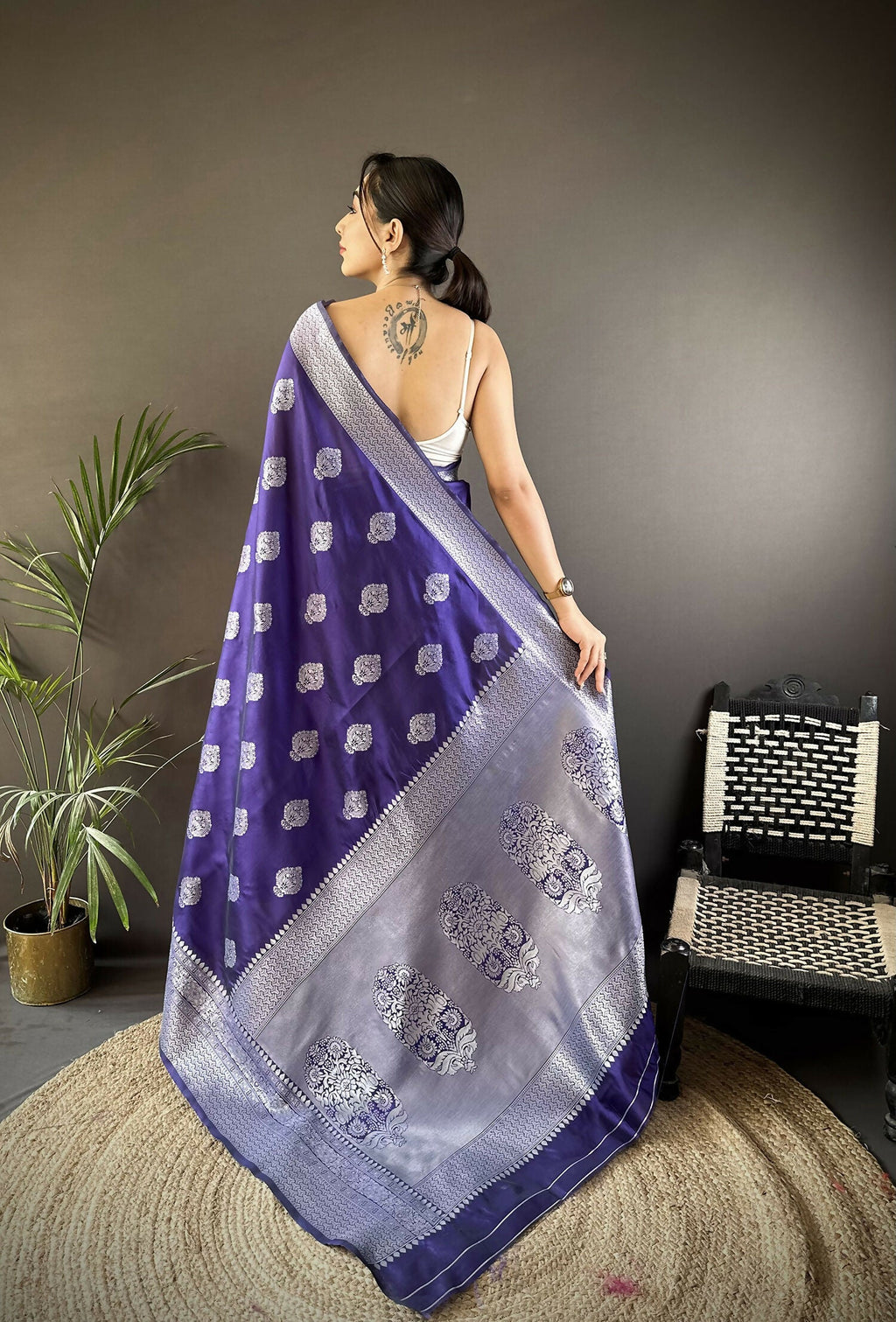 Joban Fashion Royal Blue Floral Motifs Soft Silk Banarasi Saree - Distacart