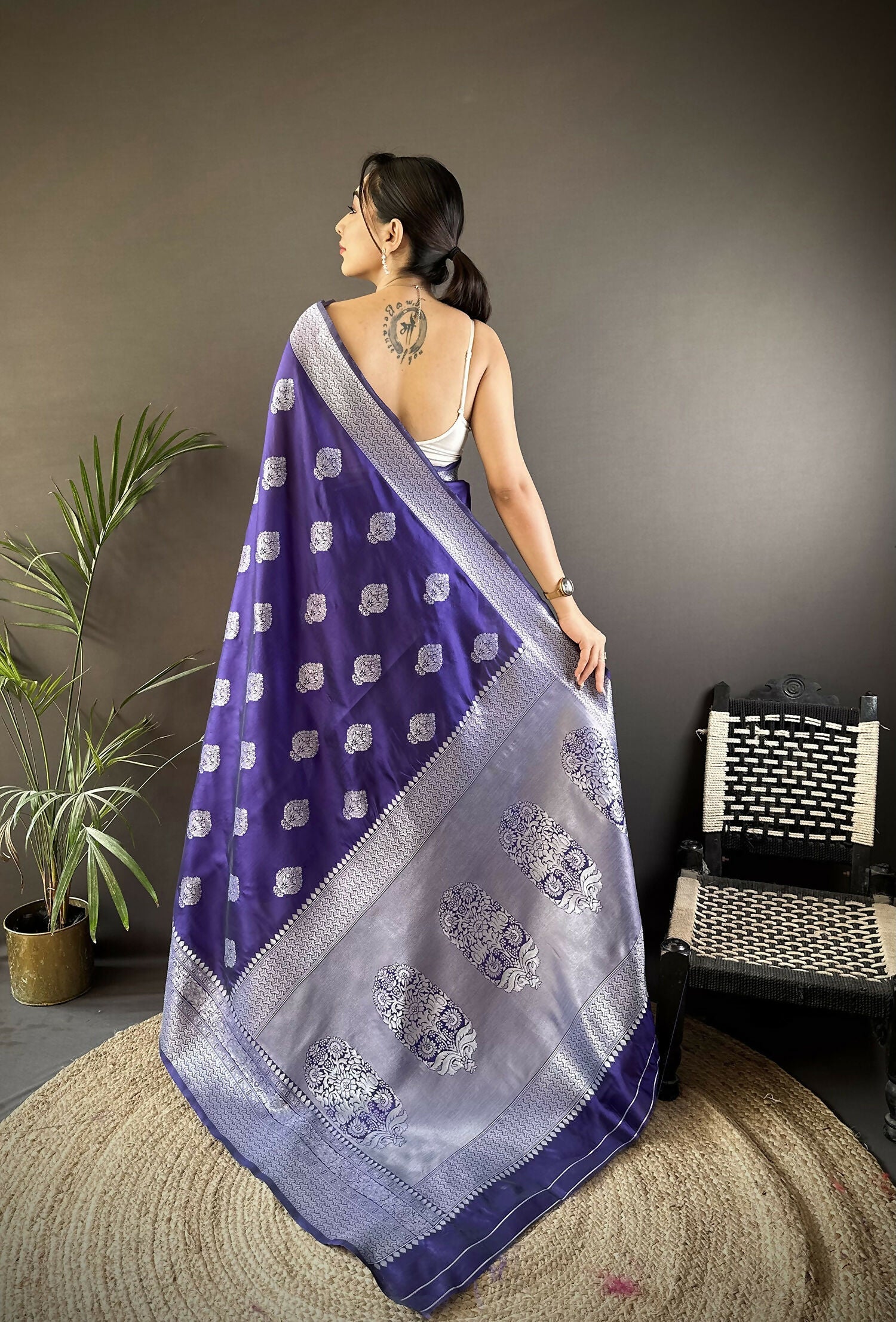 Joban Fashion Royal Blue Floral Motifs Soft Silk Banarasi Saree - Distacart