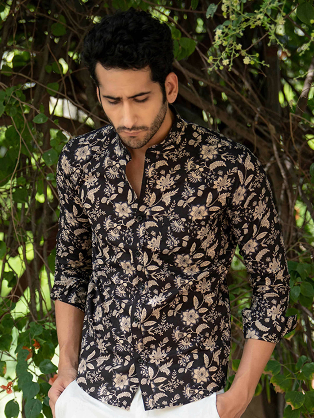 Miravan Men's Cotton Black Floral Printed Full Sleeve Slim Fit Shirt