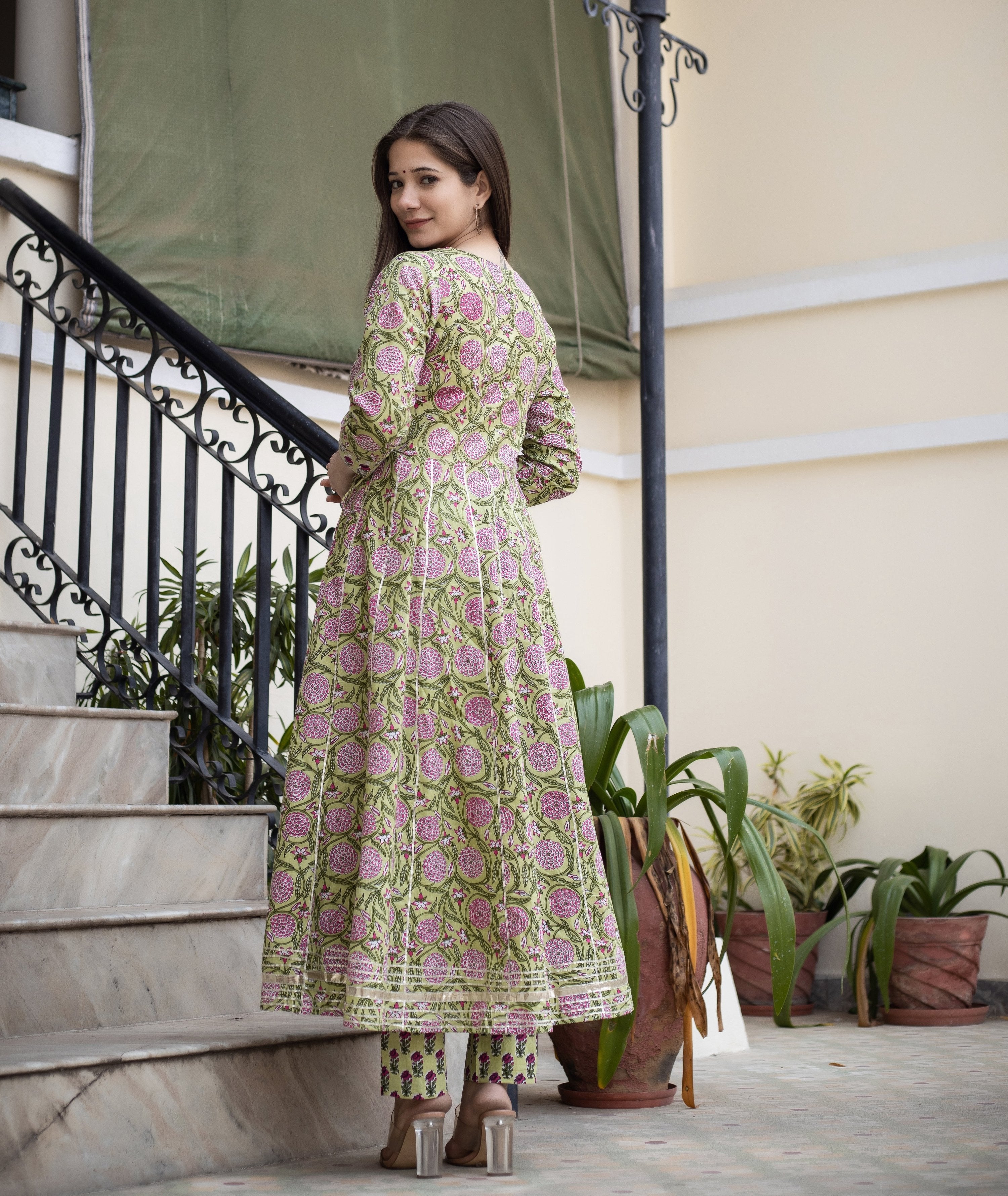 Kaajh Women's Green Floral Anarkali Kurta Pant Set - Distacart