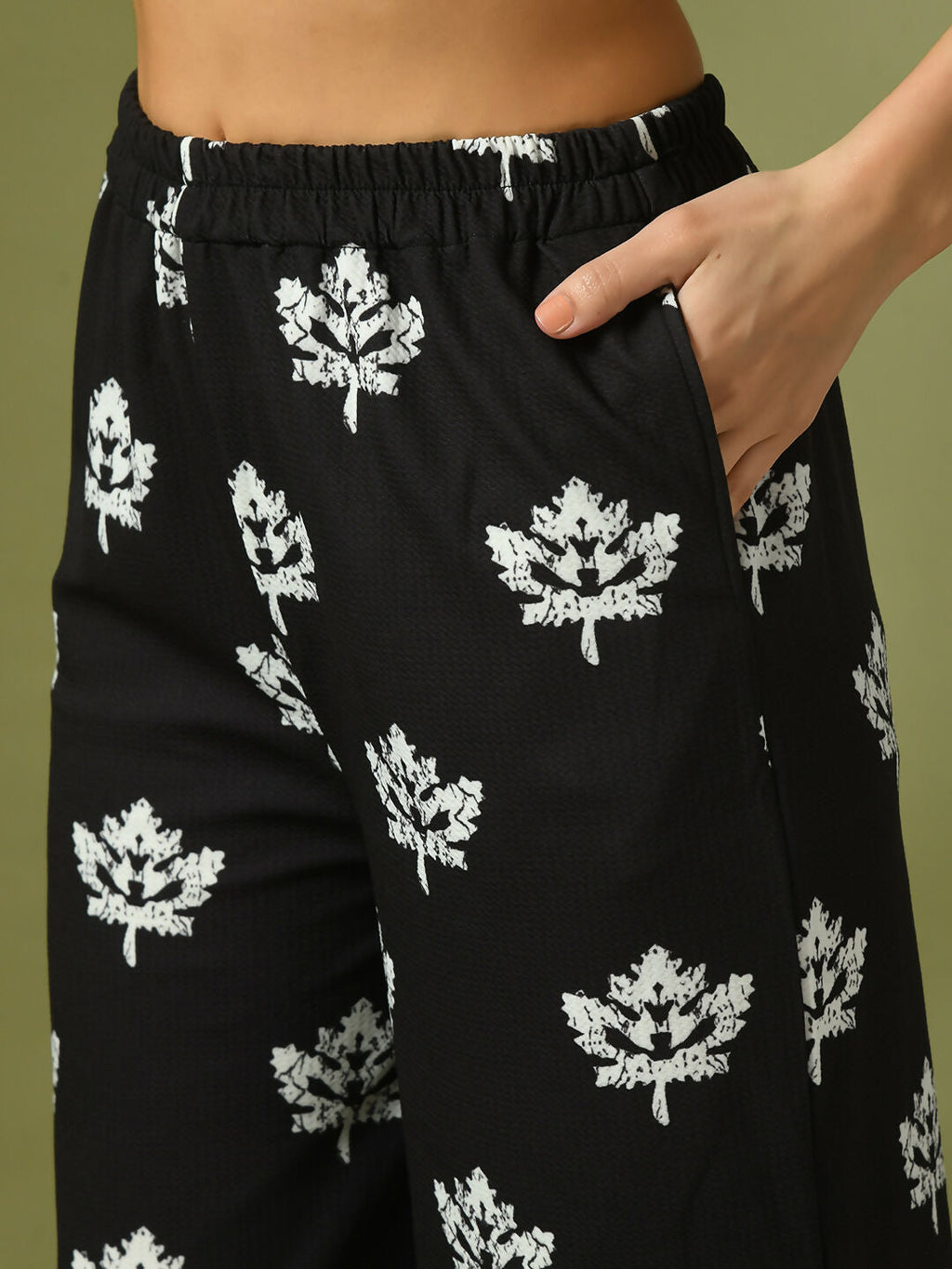 Myshka Women's Black Printed Polo Collar Party Top With Trousers Co-ord set