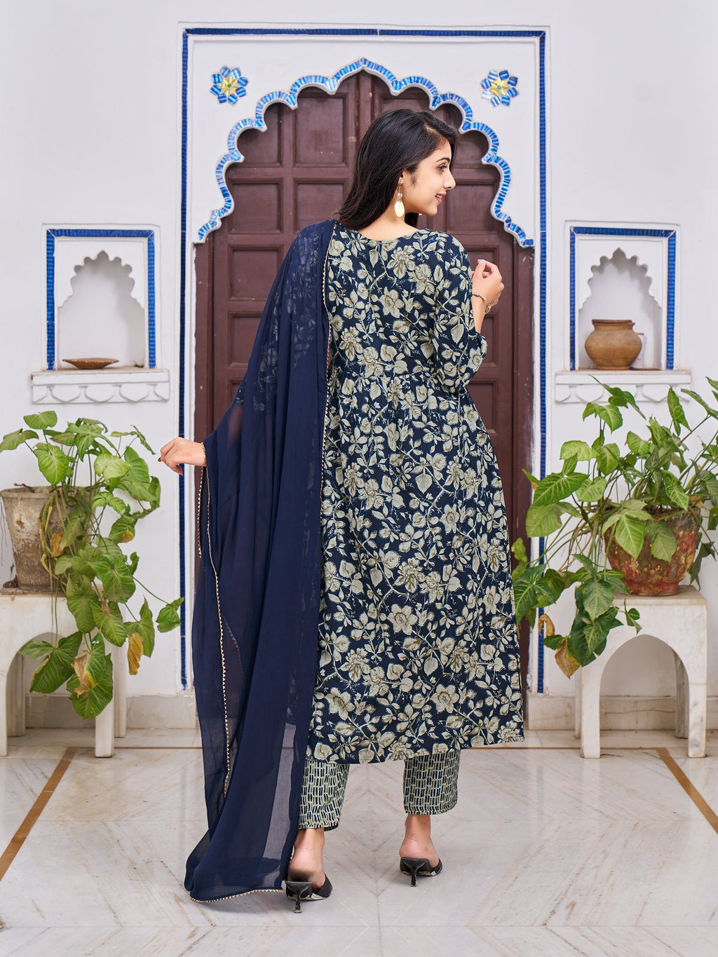 Alia Cut Floral Embroidered Kurta With Pant & Dupatta, Multicolor - Hiral Fashion - Distacart