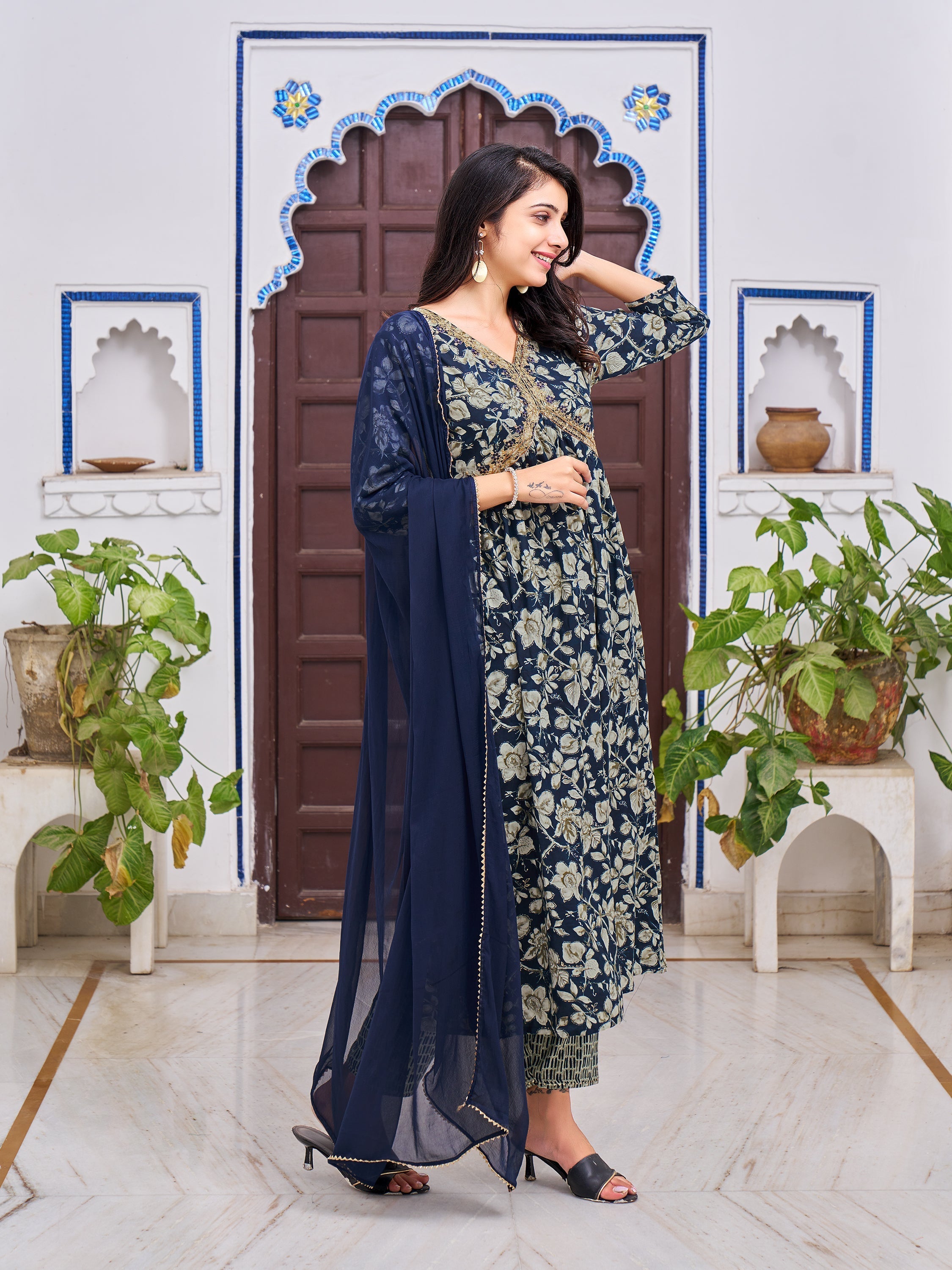 Alia Cut Floral Embroidered Kurta With Pant & Dupatta, Multicolor - Hiral Fashion - Distacart