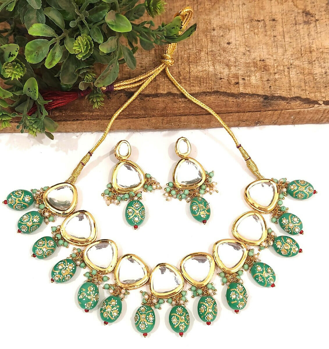 Joban Fashion Hand Made High Quality Gold Plated Base Metal Alloy Kundan Stone Studded Kundan Jewellery Set