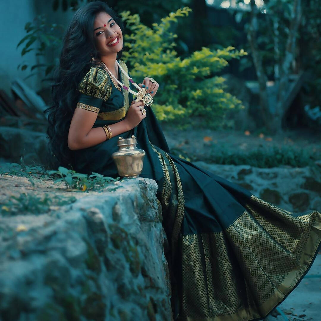 DEIANA'S Beautiful Designer Golden zari Soft Lichi Silk Saree - Navy Blue