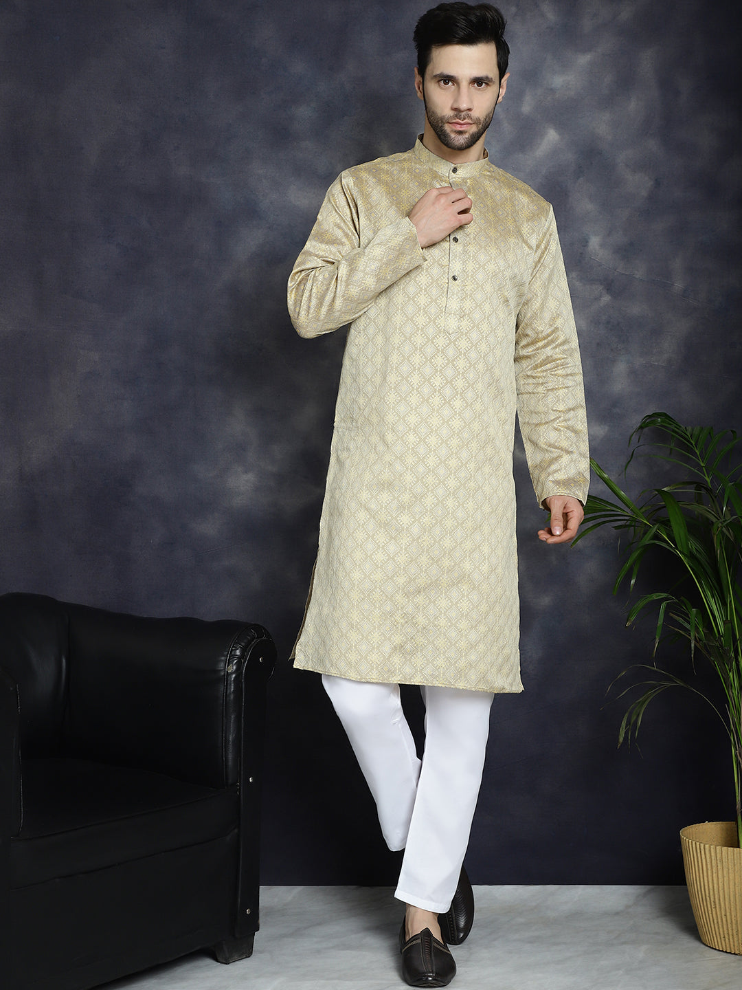 Jompers Men's Beige Woven Design Kurta - Beige