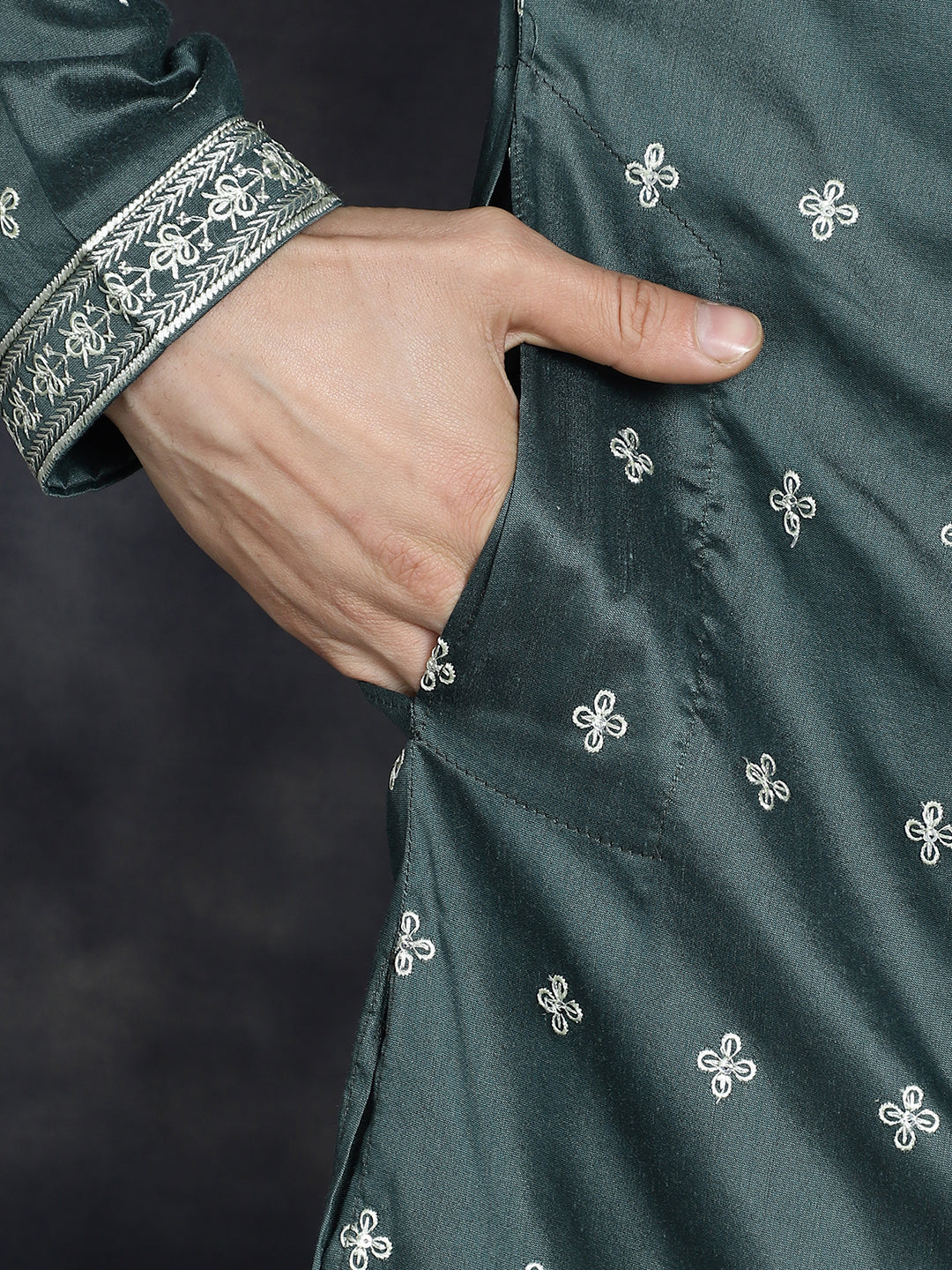 Jompers Men's Sequins Embroidered Kurta - Olive