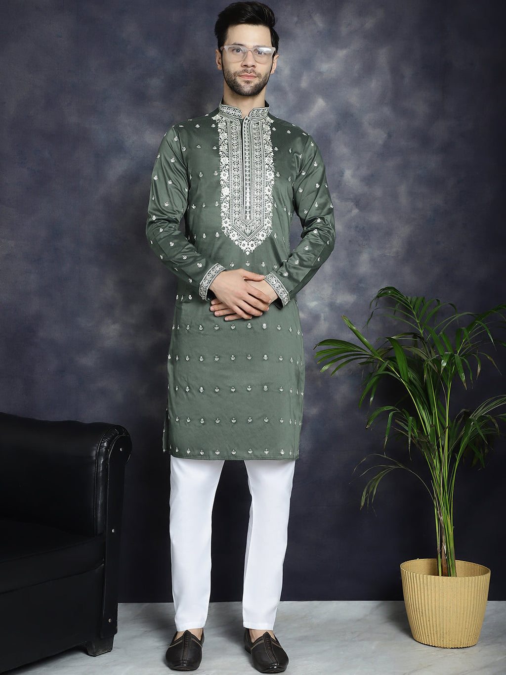 Jompers Men's Chikankari Embroidered Kurta - Olive