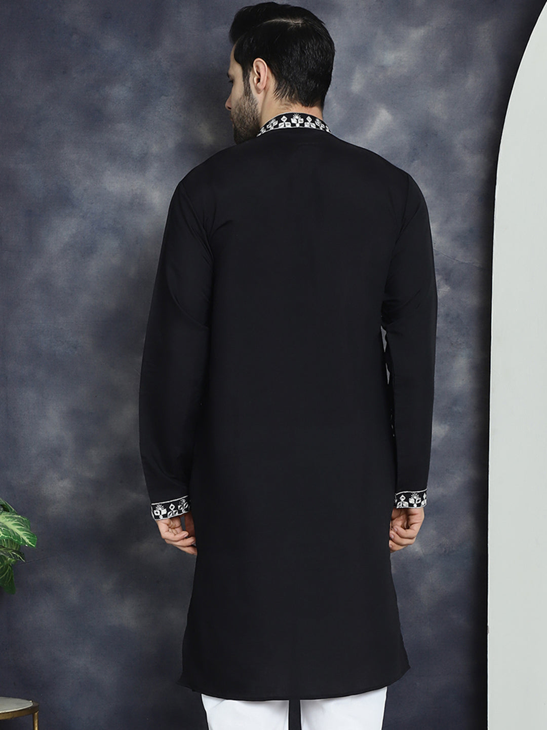 Jompers Men's Embroidered Kurta - Black