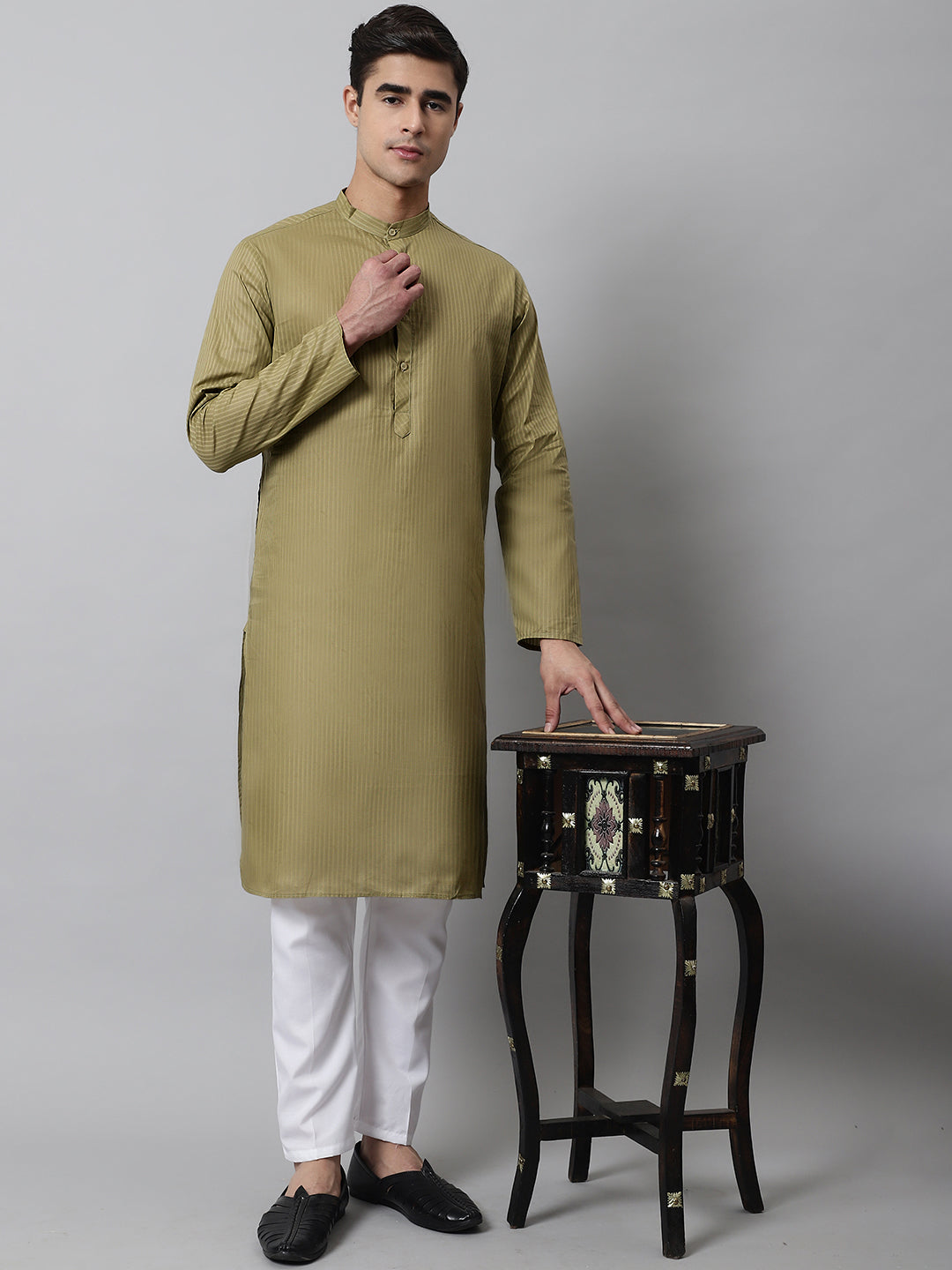 Jompers Men's Olive Green Cotton Striped Kurta