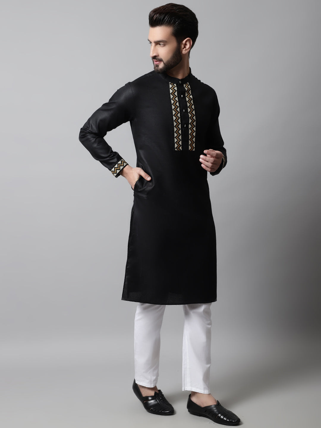 Jompers Men's Black Embroidered Kurta