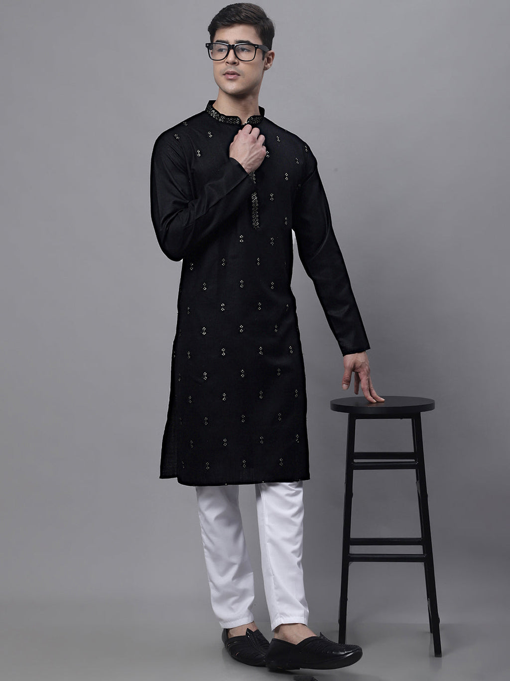 Jompers Men's Black Embroidered Straight Kurta
