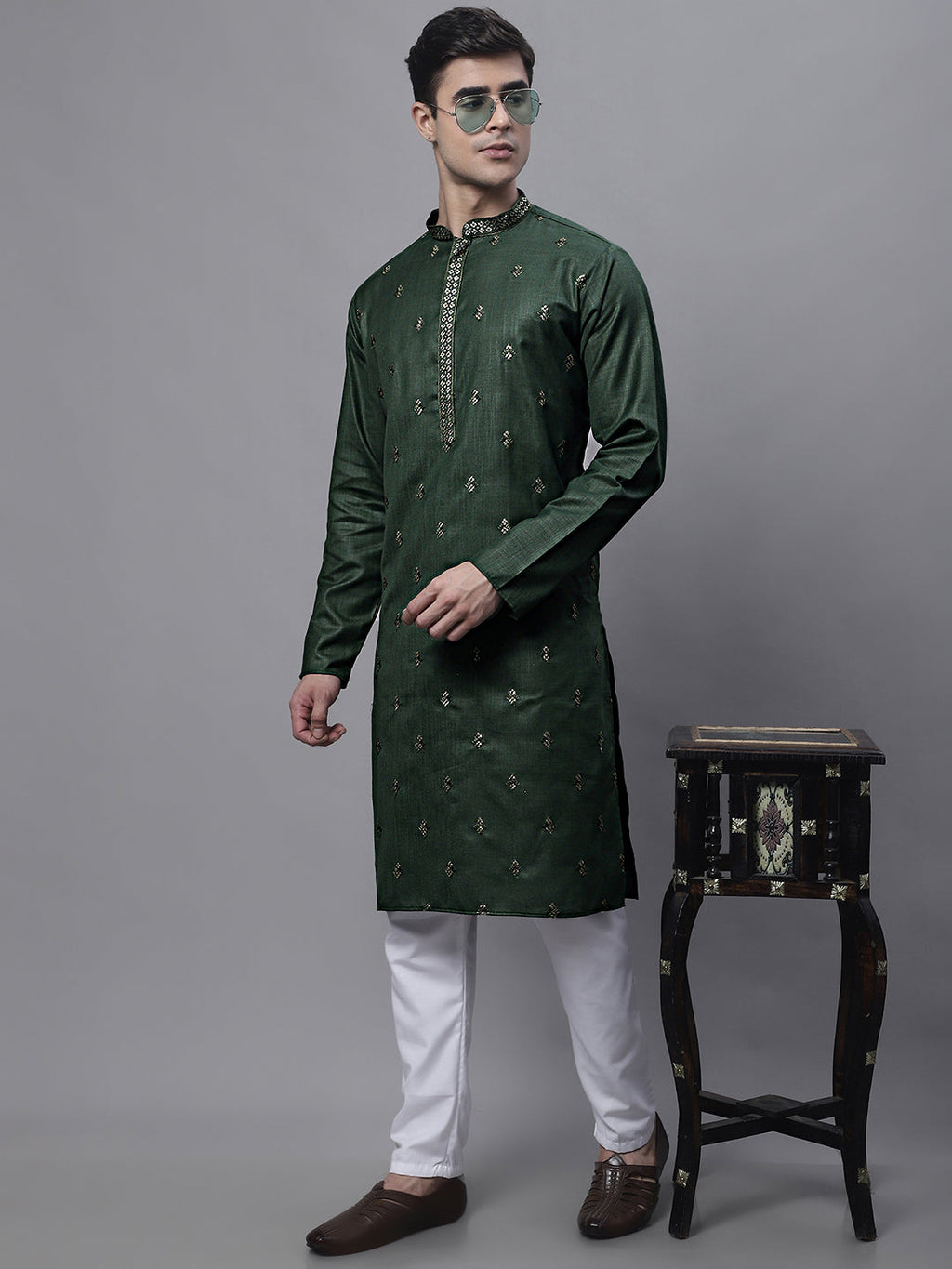 Jompers Men's Olive Green Embroidered Straight Kurta